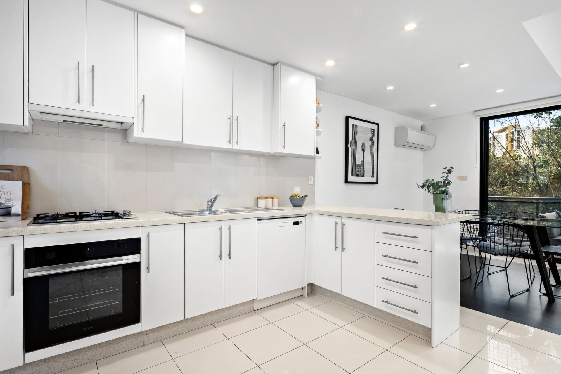 28B Susan Lane, Annandale - Thumbnail 5